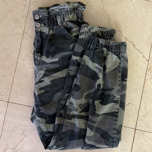 Small Camouflage cargo pants. - Picture 2 of 2